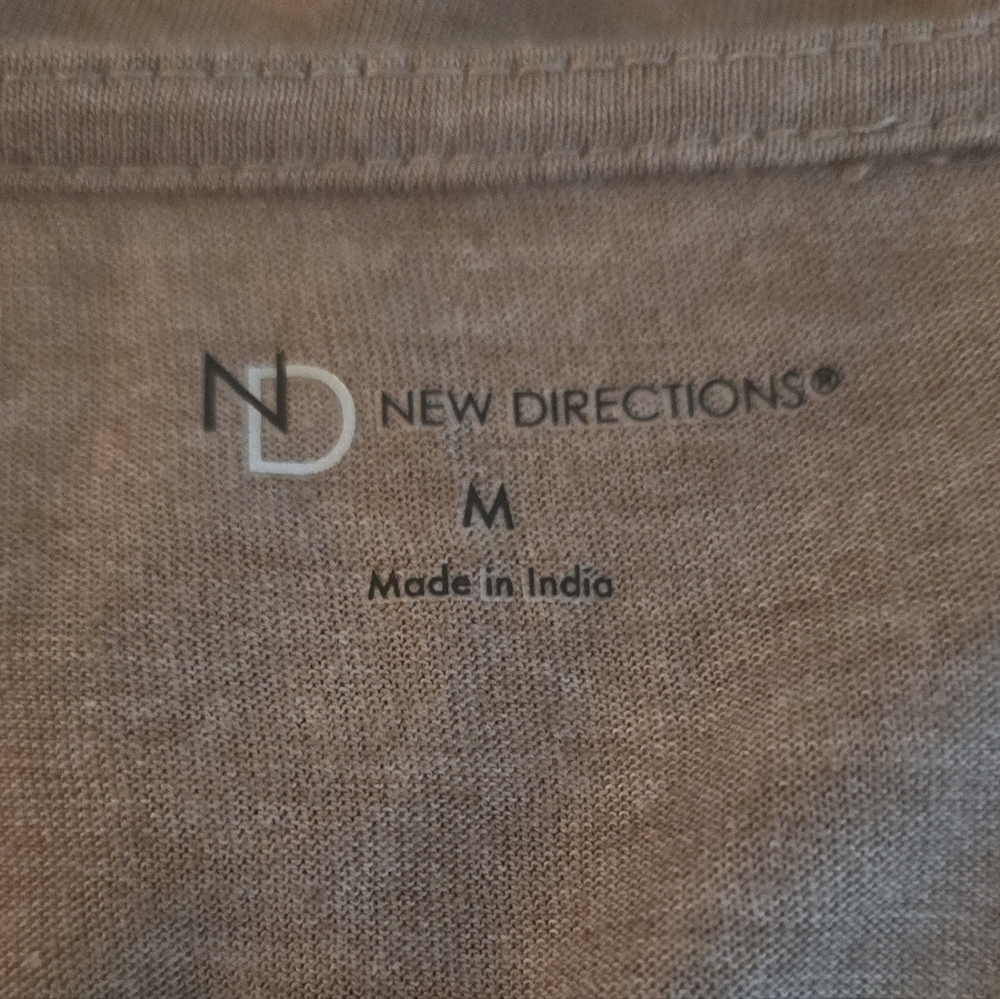 New Directions Medallion V Neck Top Boho Leopard Print Khaki Tee Medium - Picture 3 of 6